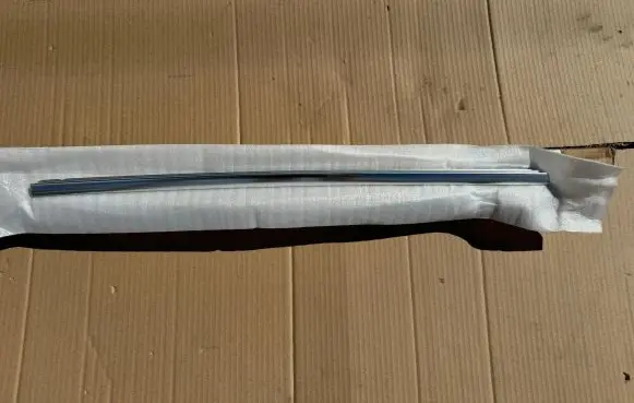 BMW X1 F48 F49 Rear door windshield rail 7362229