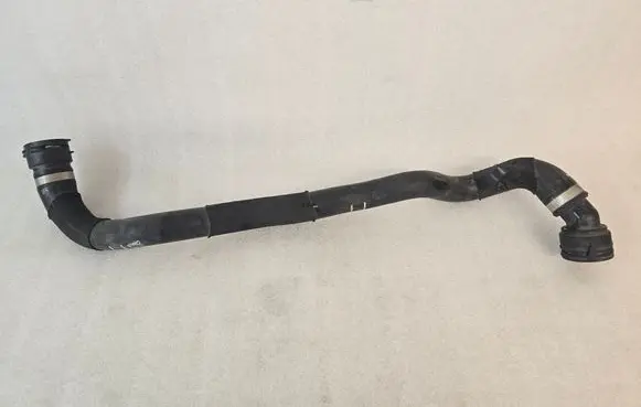 Volvo XC40 Engine coolant pipe/hose 32249610