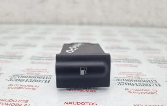 Skoda Octavia Mk2 (1Z) Fuel tank opening switch 