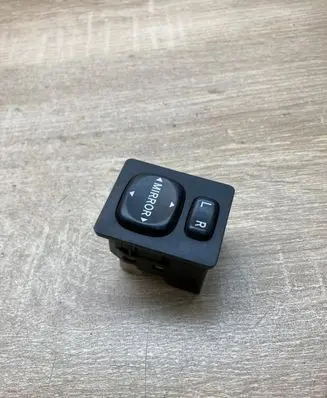 Toyota Avensis T250 Wing mirror switch 183574 769746A