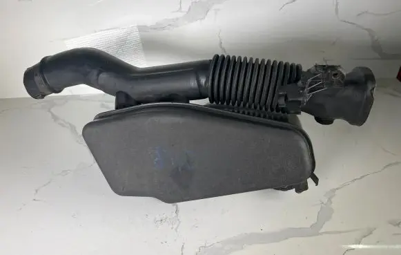 Toyota Prius (XW30) Intake resonator 1775037010