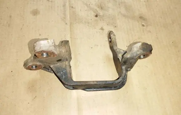 Honda Accord Engine mounting bracket