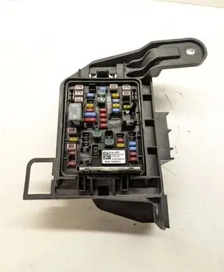 Chevrolet Tahoe Fuse module 85147821