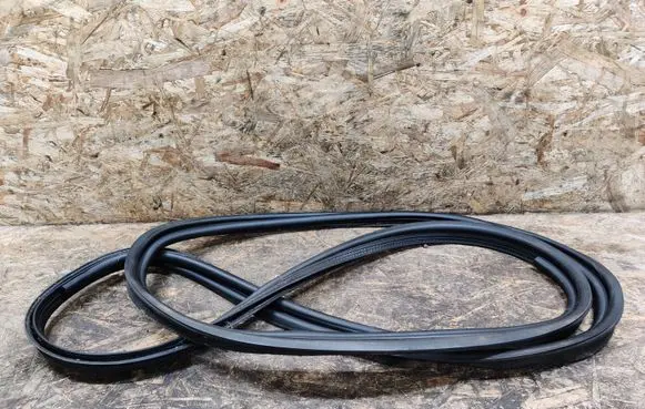 Trunk rubber seal (body)