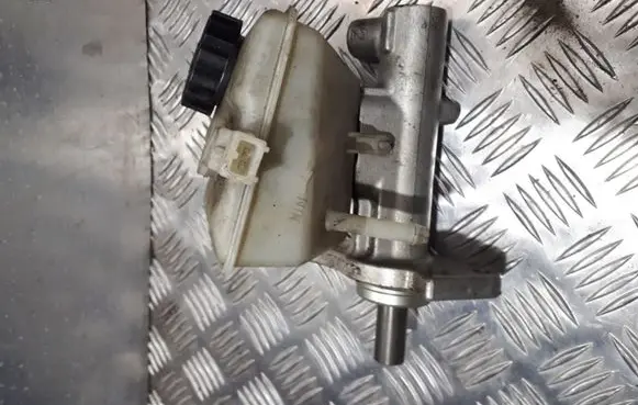 Volvo V70 Master brake cylinder 8646006