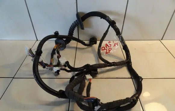 Nissan Qashqai Front door wiring loom 241254