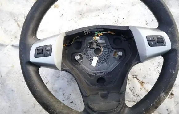 Steering wheel buttons/switches