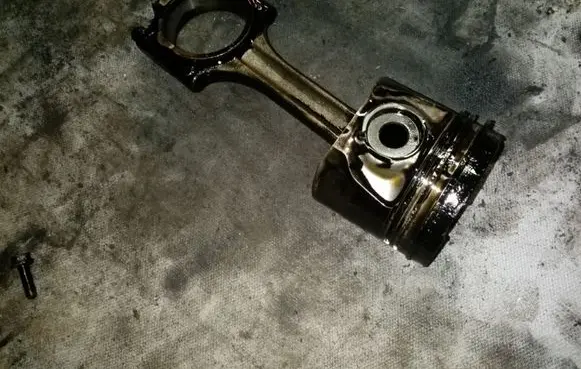 Volvo V70 Piston 81L79
