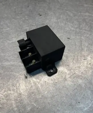Mercedes-Benz E W210 Charging relay a0025423819