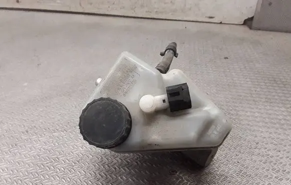 Ford Mondeo Mk III Master brake cylinder 2S712422AA 0204024728