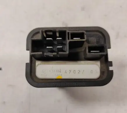 Opel Astra H Coolant fan relay 52488536
