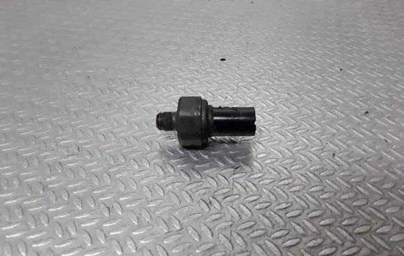 KIA Carens II Oil pressure sensor 