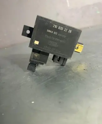 Mercedes-Benz E W210 Immobilizer control unit/module 2108202226 5WK4572