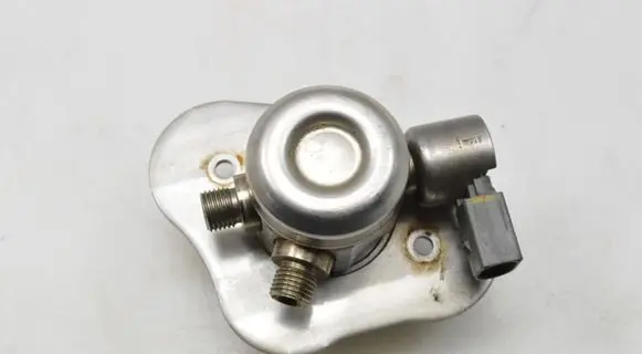 BMW 3 E90 E91 Fuel injection high pressure pump 7562473