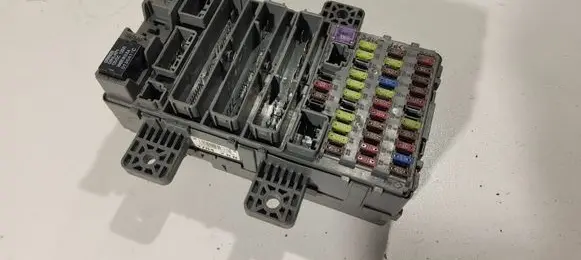 Honda Civic Fuse module 37842RN