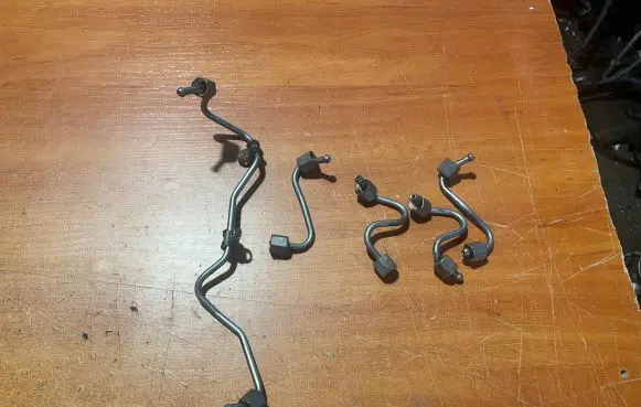 Mercedes-Benz C W205 Fuel injector supply line/pipe 