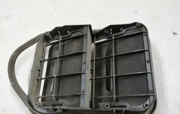 Nissan Pulsar Quarter panel pressure vent 76804ED50A