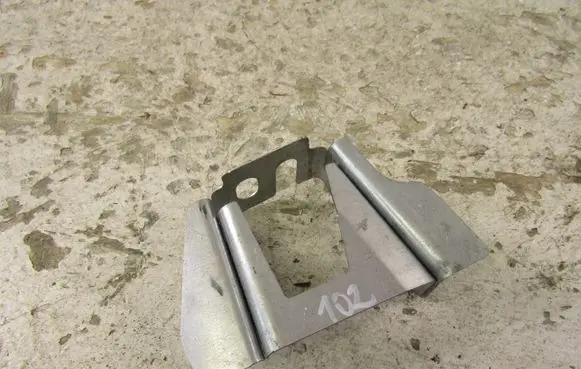 Ford Kuga I Fender mounting bracket 8V4116C177AB
