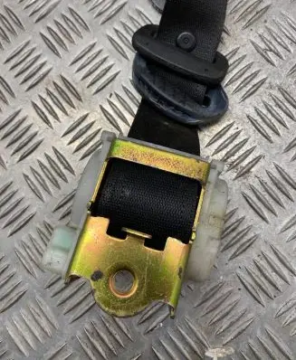 Opel Astra F Front seatbelt 90286921 04402