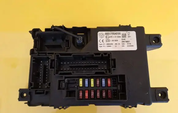 Fiat Punto (188) Fuse box set 00517954290