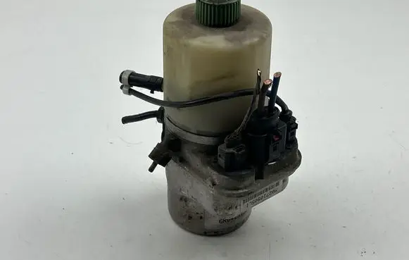 Volkswagen Polo V 6R Power steering pump 6R0423156B
