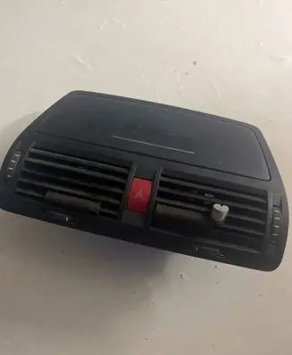Skoda Octavia Mk2 (1Z) Dash center air vent grill 1Z0820951 4904