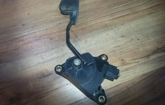 Nissan Micra Accelerator throttle pedal 18002ax600
