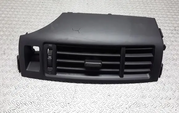 Toyota Verso Dash center air vent grill