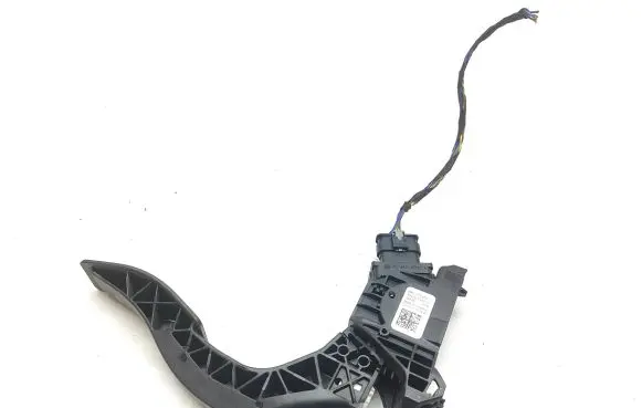 Audi A4 S4 B9 8W Accelerator throttle pedal 8W1723523 6PV01164201