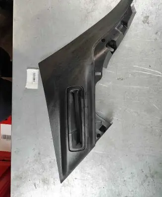 Volvo XC90 (D)pillar trim (top) 31389177