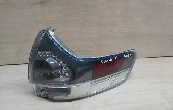 Toyota Sienna XL30 III Rear/tail lights