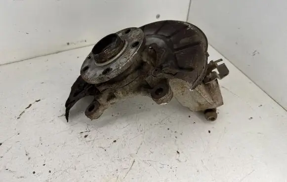 Volkswagen Touran I Front wheel hub 1K0407256AA