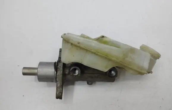 Ford Kuga I Clutch master cylinder