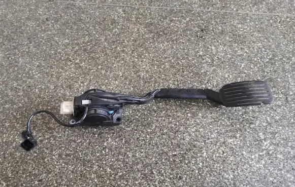 Peugeot 607 Accelerator throttle pedal 9651510780