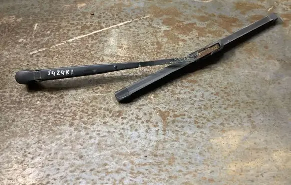 Suzuki Grand Vitara I Rear wiper blade arm 