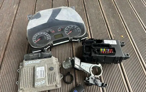 Fiat Grande Punto Engine ECU kit and lock set 51781568 MJD6F3P4 7160004105