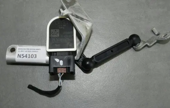 BMW M5 F90 Headlight/headlamp level sensor 6869137