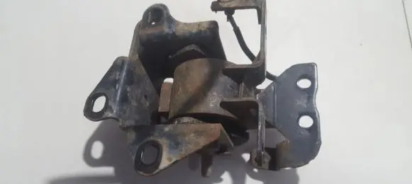 Mazda Premacy Engine mount bracket