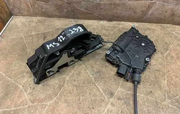 BMW 7 F01 F02 F03 F04 Rear door lock 7185687