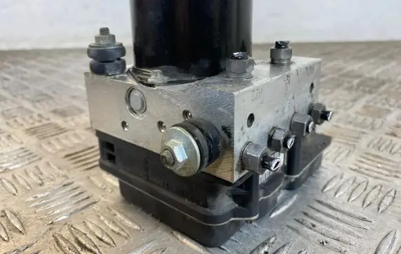Volkswagen Polo V 6R ABS Pump 6R0614517AD 0265230003 6R0907379R