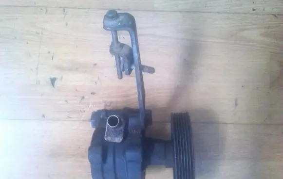 Renault Megane I Power steering pump 7846075