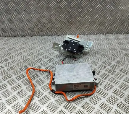 Land Rover Defender Voltage converter inverter JPLA14F722AB L8B2292A56AC