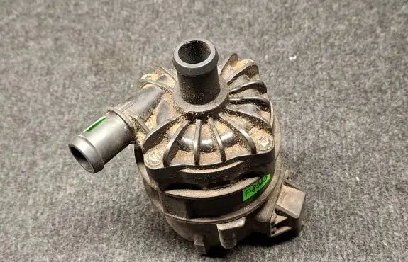 Audi A8 S8 D4 4H Water pump 8K0965567B