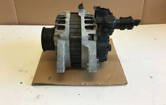 Hyundai i30 Generator/alternator 373002B101 2655447