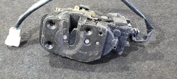 Mazda 626 Rear door lock