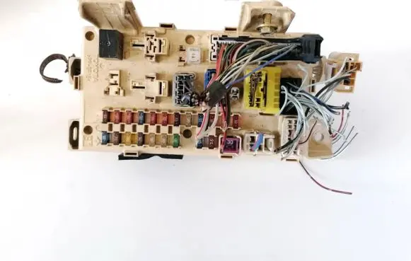Toyota Avensis Verso Fuse box set 8922144030 89221-44030