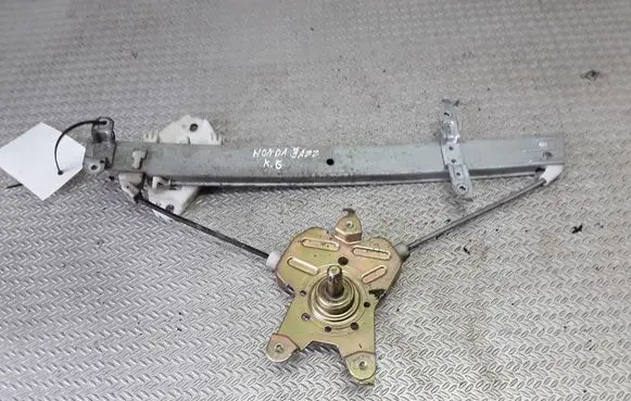 Rear door manual window regulator