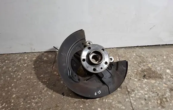 Volvo V60 Front wheel hub 6G913K170