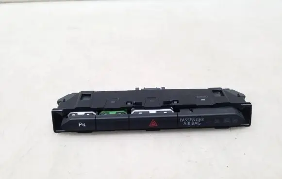 Volkswagen PASSAT B8 Hazard light switch 3G1853770A