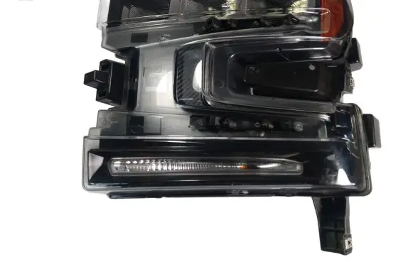 Chevrolet Silverado Headlight/headlamp 84879163